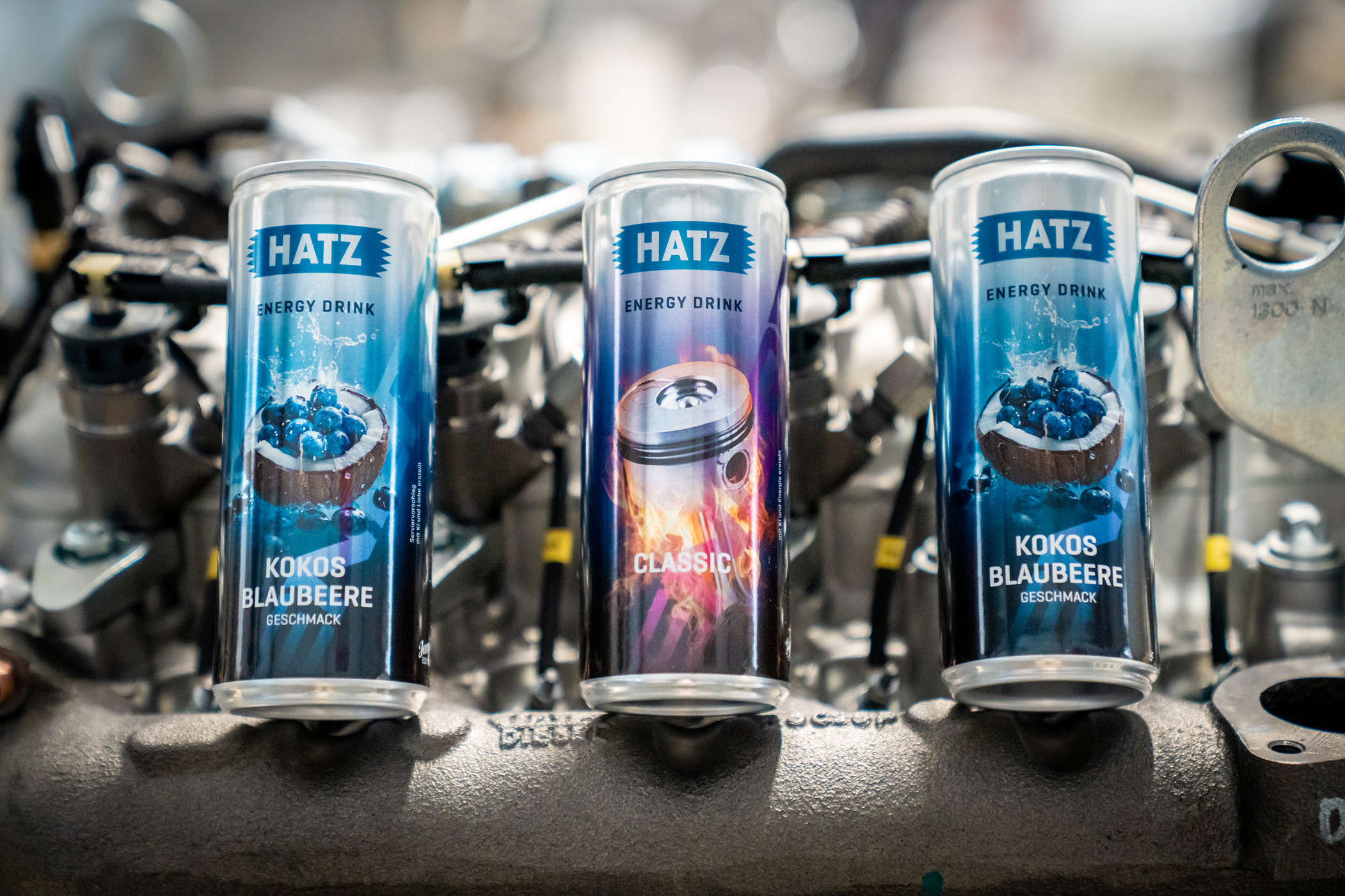 Hatz Trinkflasche vor Wasserspender